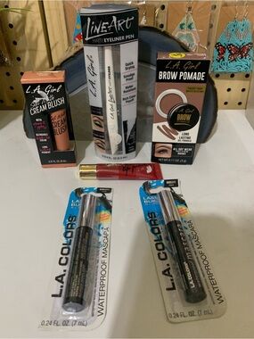 L.A. Girl Makeup Set with Eyeliner, Brow Pomade & Mascara - lip gloss